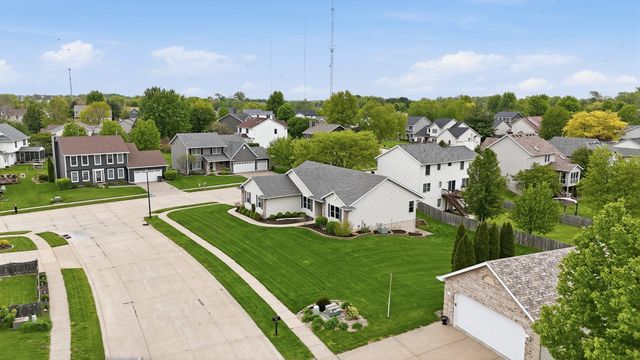 1991 Streamside Drive, Bettendorf, IA 52722