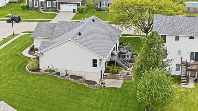 1991 Streamside Drive, Bettendorf, IA 52722