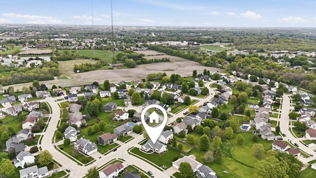 1991 Streamside Drive, Bettendorf, IA 52722