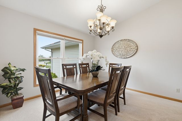 1991 Streamside Drive, Bettendorf, IA 52722