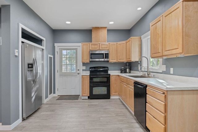 6128 N Wall St, Spokane, WA 99205