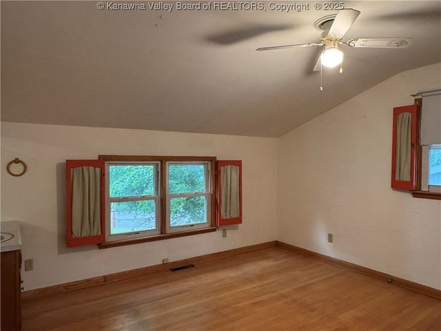 709 McIntosh Avenue, Ravenswood, WV 26164