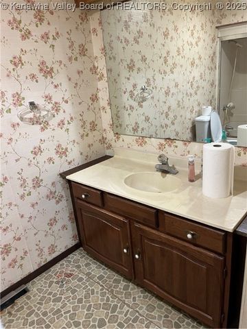 709 McIntosh Avenue, Ravenswood, WV 26164