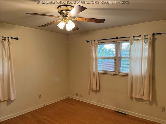 709 McIntosh Avenue, Ravenswood, WV 26164