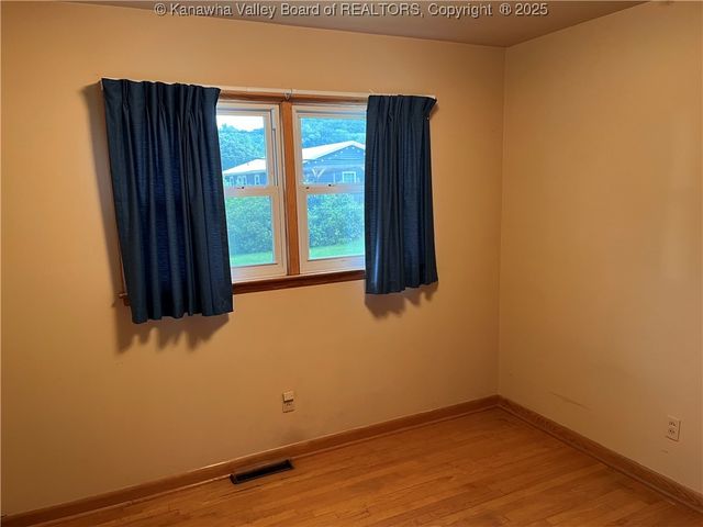 709 McIntosh Avenue, Ravenswood, WV 26164