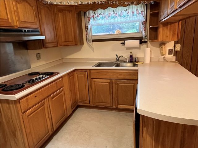 709 McIntosh Avenue, Ravenswood, WV 26164