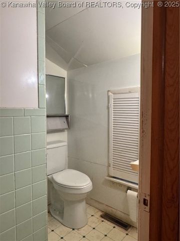 709 McIntosh Avenue, Ravenswood, WV 26164