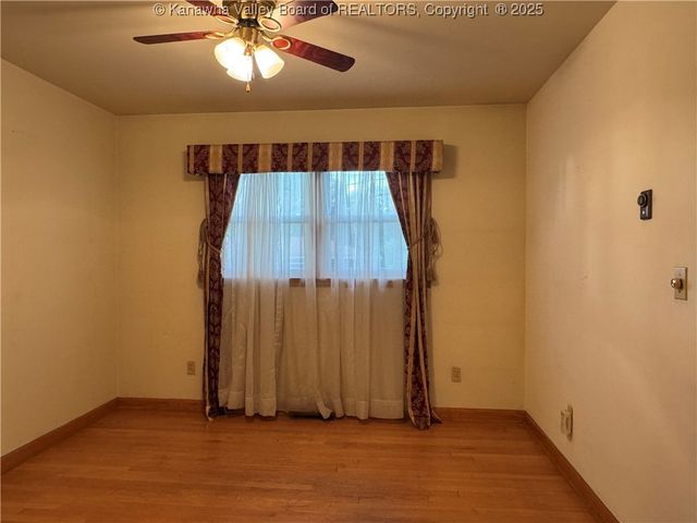 709 McIntosh Avenue, Ravenswood, WV 26164