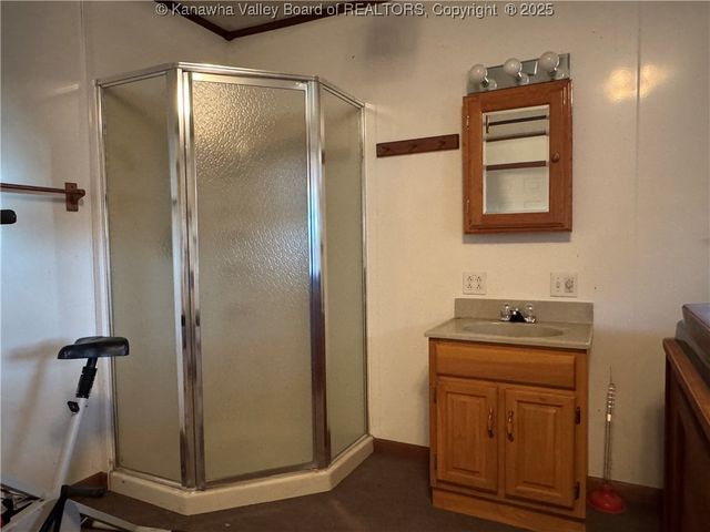 709 McIntosh Avenue, Ravenswood, WV 26164