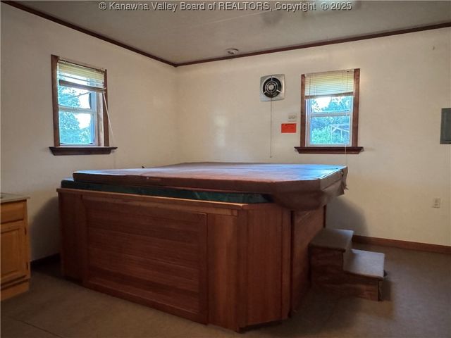 709 McIntosh Avenue, Ravenswood, WV 26164