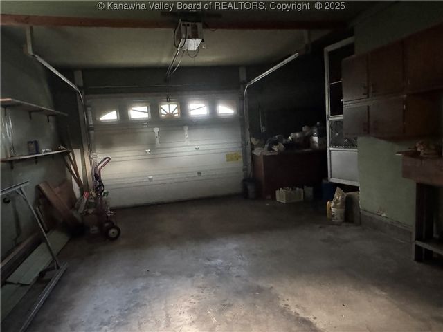 709 McIntosh Avenue, Ravenswood, WV 26164