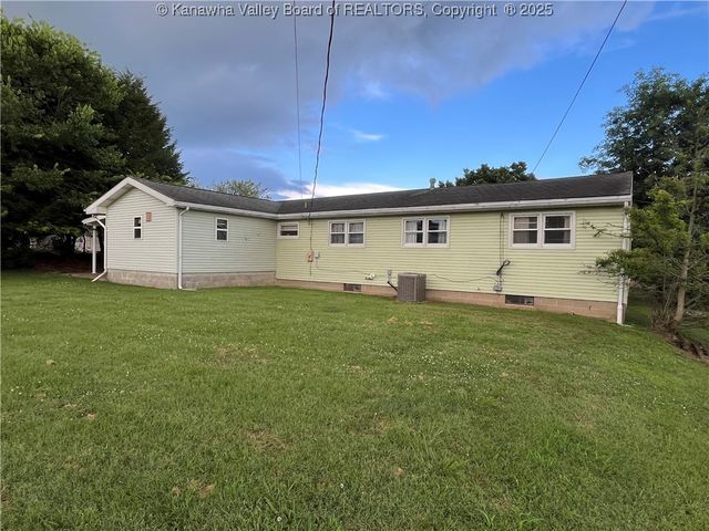 709 McIntosh Avenue, Ravenswood, WV 26164