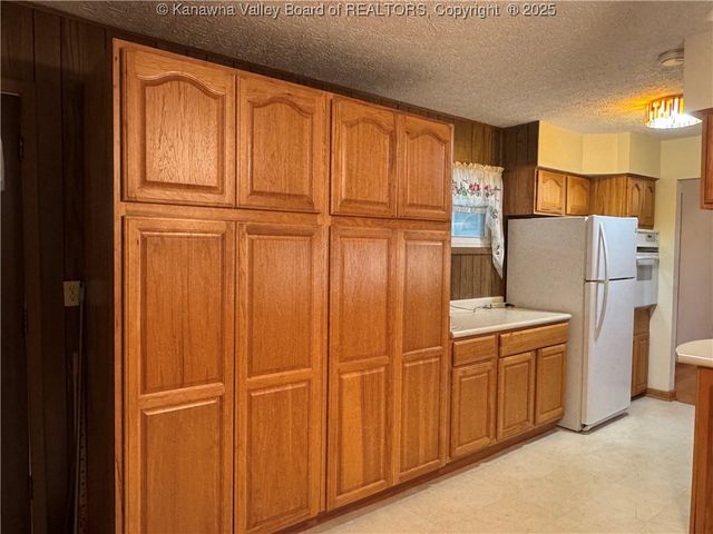 709 McIntosh Avenue, Ravenswood, WV 26164