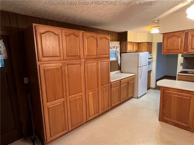 709 McIntosh Avenue, Ravenswood, WV 26164