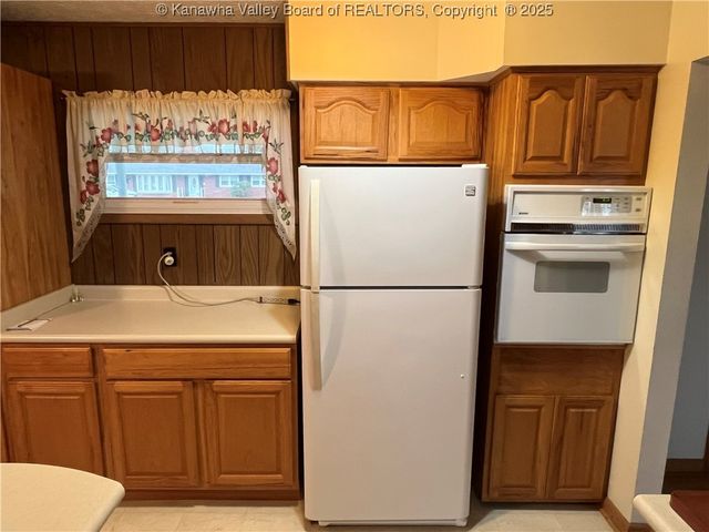 709 McIntosh Avenue, Ravenswood, WV 26164