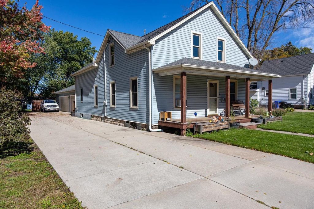 208 E CALUMET STREET, Appleton, WI 54915
