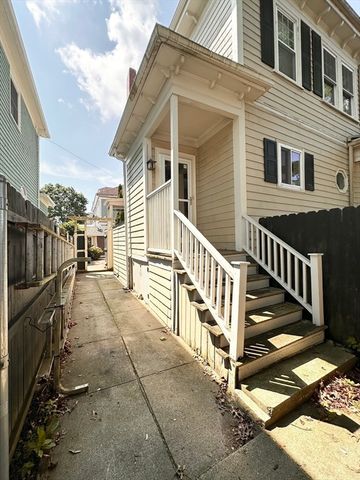 34 Rotch St, New Bedford, MA 02717