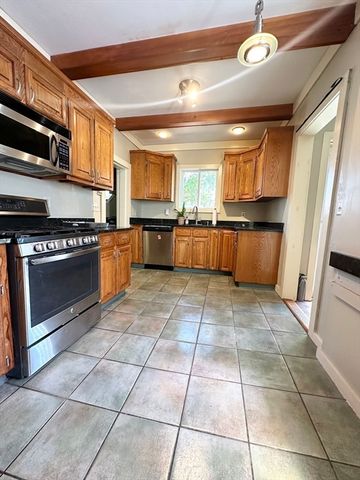 34 Rotch St, New Bedford, MA 02717