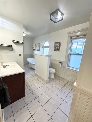 34 Rotch St, New Bedford, MA 02717