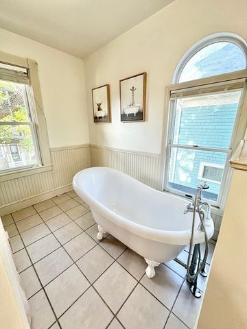 34 Rotch St, New Bedford, MA 02717