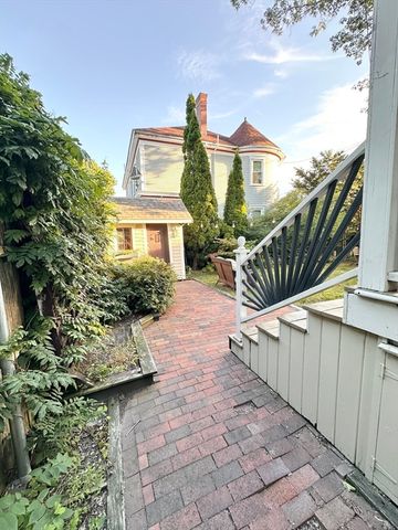 34 Rotch St, New Bedford, MA 02717