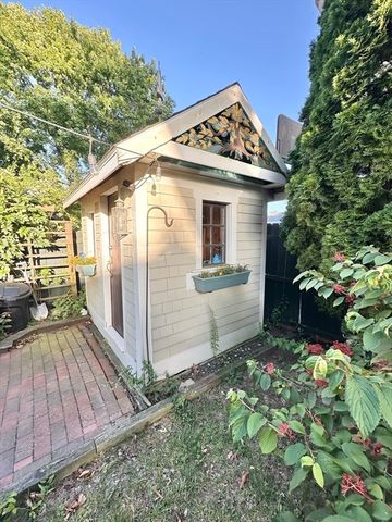 34 Rotch St, New Bedford, MA 02717