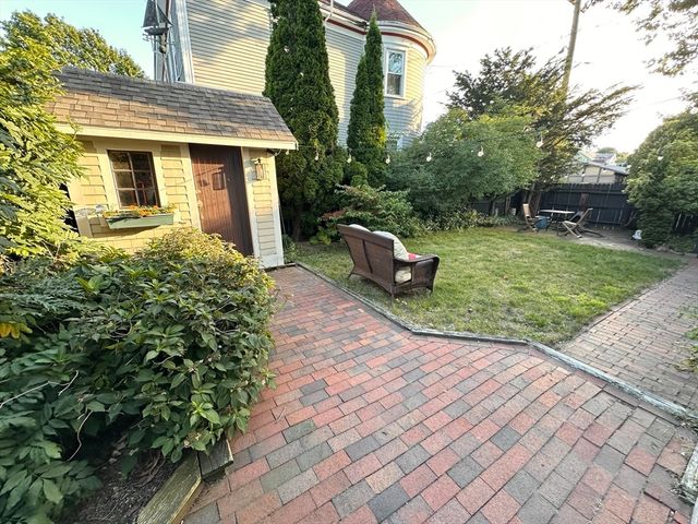 34 Rotch St, New Bedford, MA 02717