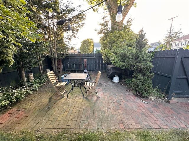 34 Rotch St, New Bedford, MA 02717