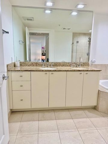 610 W Las Olas Blvd 1220N, Fort Lauderdale, FL 33312