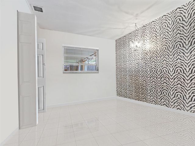 12510 NOREAST LAKE DRIVE, Tampa, FL 33612