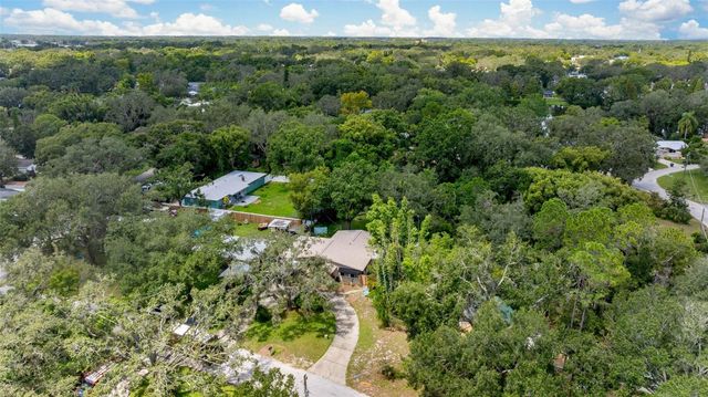 12510 NOREAST LAKE DRIVE, Tampa, FL 33612
