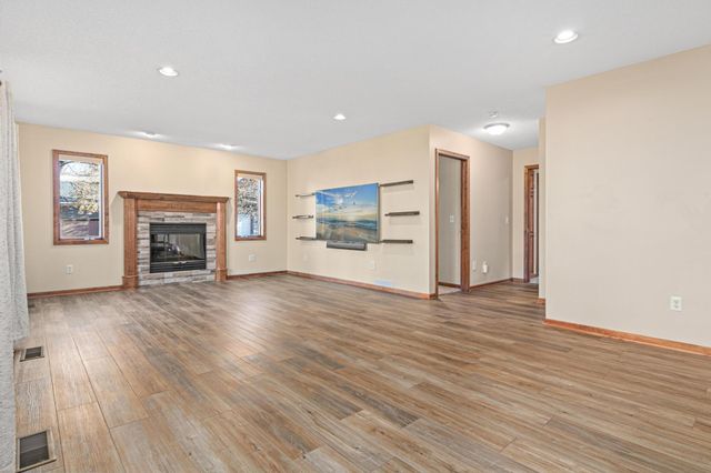 2600 91st Crescent N, Brooklyn Park, MN 55443