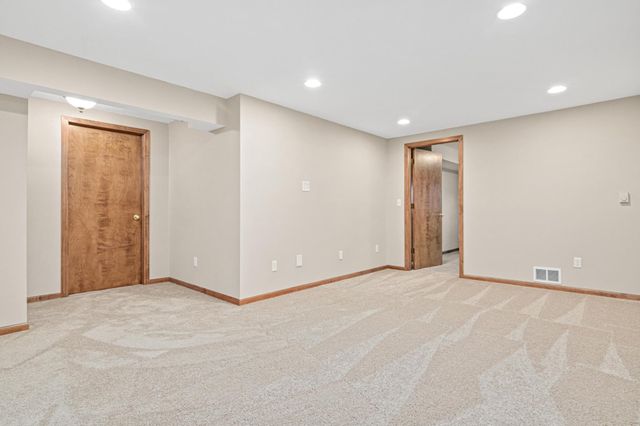 2600 91st Crescent N, Brooklyn Park, MN 55443