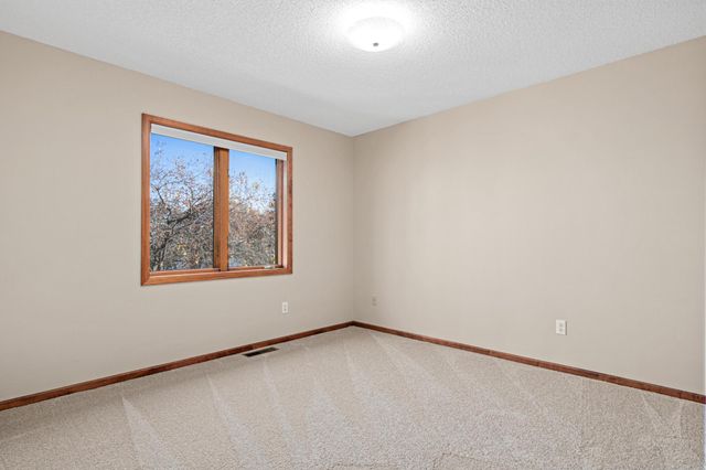 2600 91st Crescent N, Brooklyn Park, MN 55443