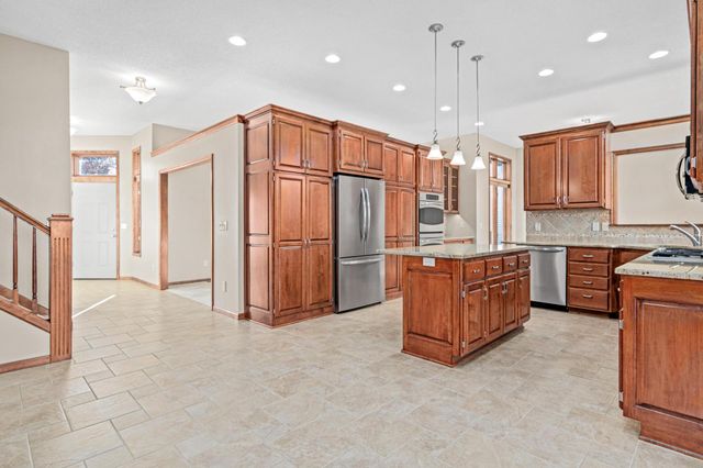 2600 91st Crescent N, Brooklyn Park, MN 55443