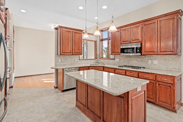 2600 91st Crescent N, Brooklyn Park, MN 55443