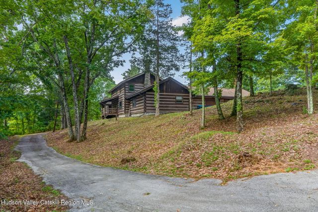 498 Rossway Road, Pleasant Valley, NY 12569