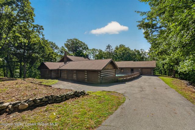 498 Rossway Road, Pleasant Valley, NY 12569