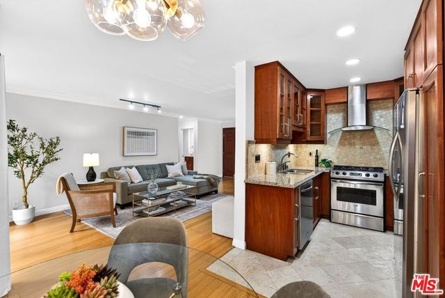 1154 S Barrington Avenue 114, Los Angeles, CA 90049