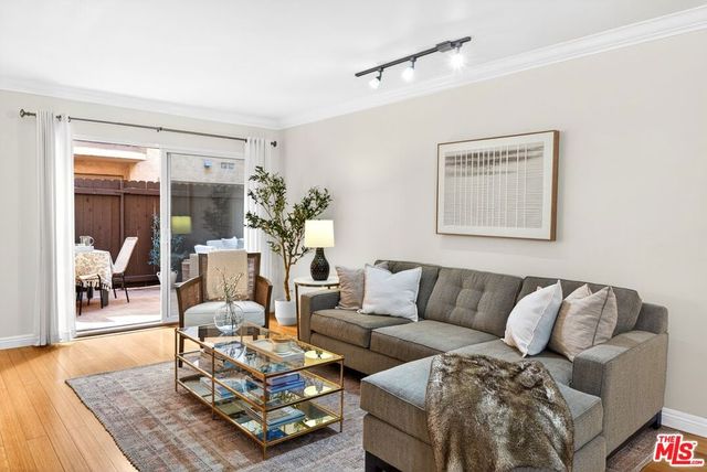 1154 S Barrington Avenue 114, Los Angeles, CA 90049