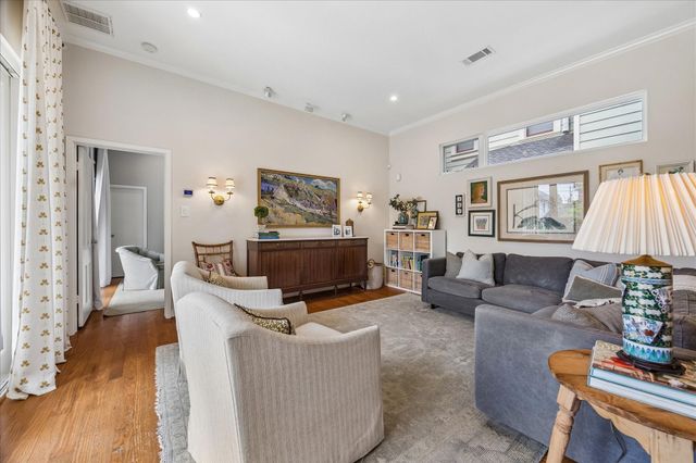 2211 Harvard Street, Houston, TX 77008