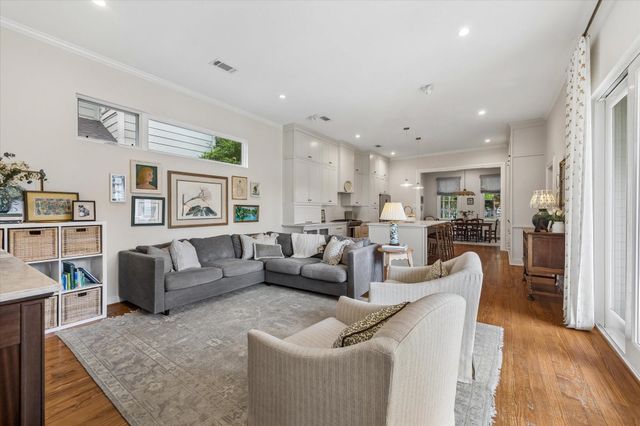 2211 Harvard Street, Houston, TX 77008