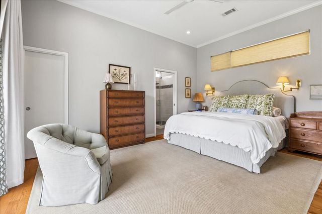 2211 Harvard Street, Houston, TX 77008