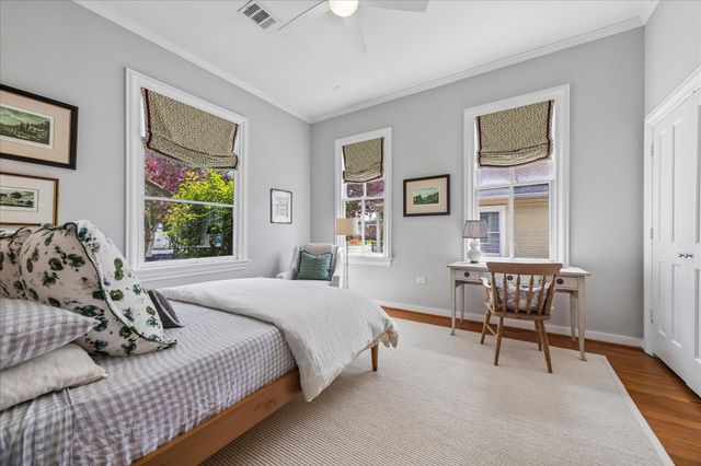 2211 Harvard Street, Houston, TX 77008