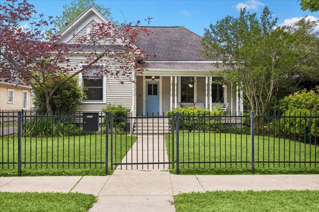 2211 Harvard Street, Houston, TX 77008