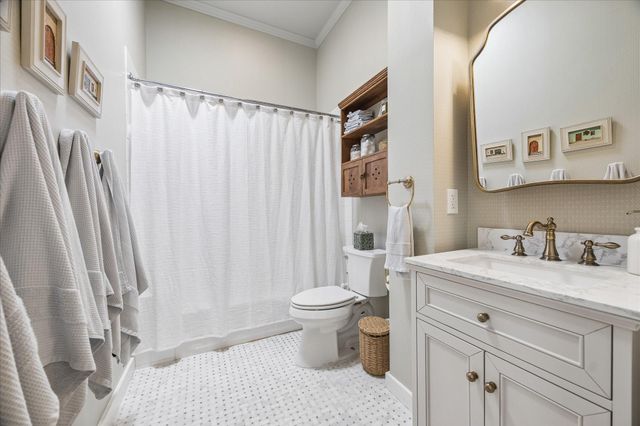 2211 Harvard Street, Houston, TX 77008