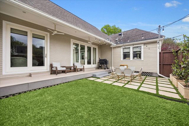 2211 Harvard Street, Houston, TX 77008