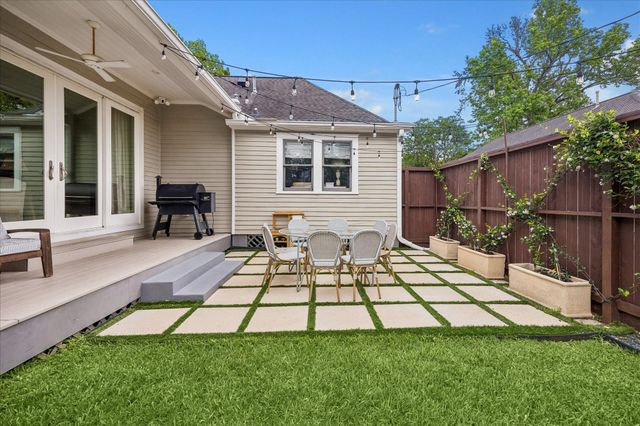 2211 Harvard Street, Houston, TX 77008