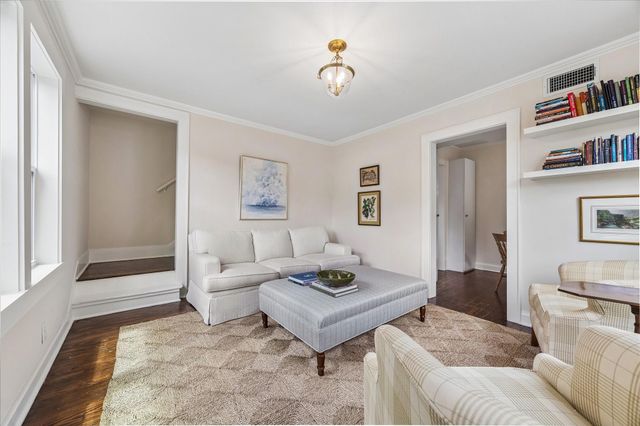 2211 Harvard Street, Houston, TX 77008