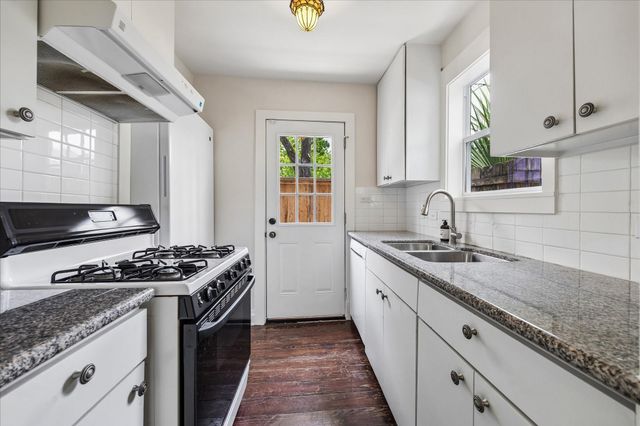 2211 Harvard Street, Houston, TX 77008